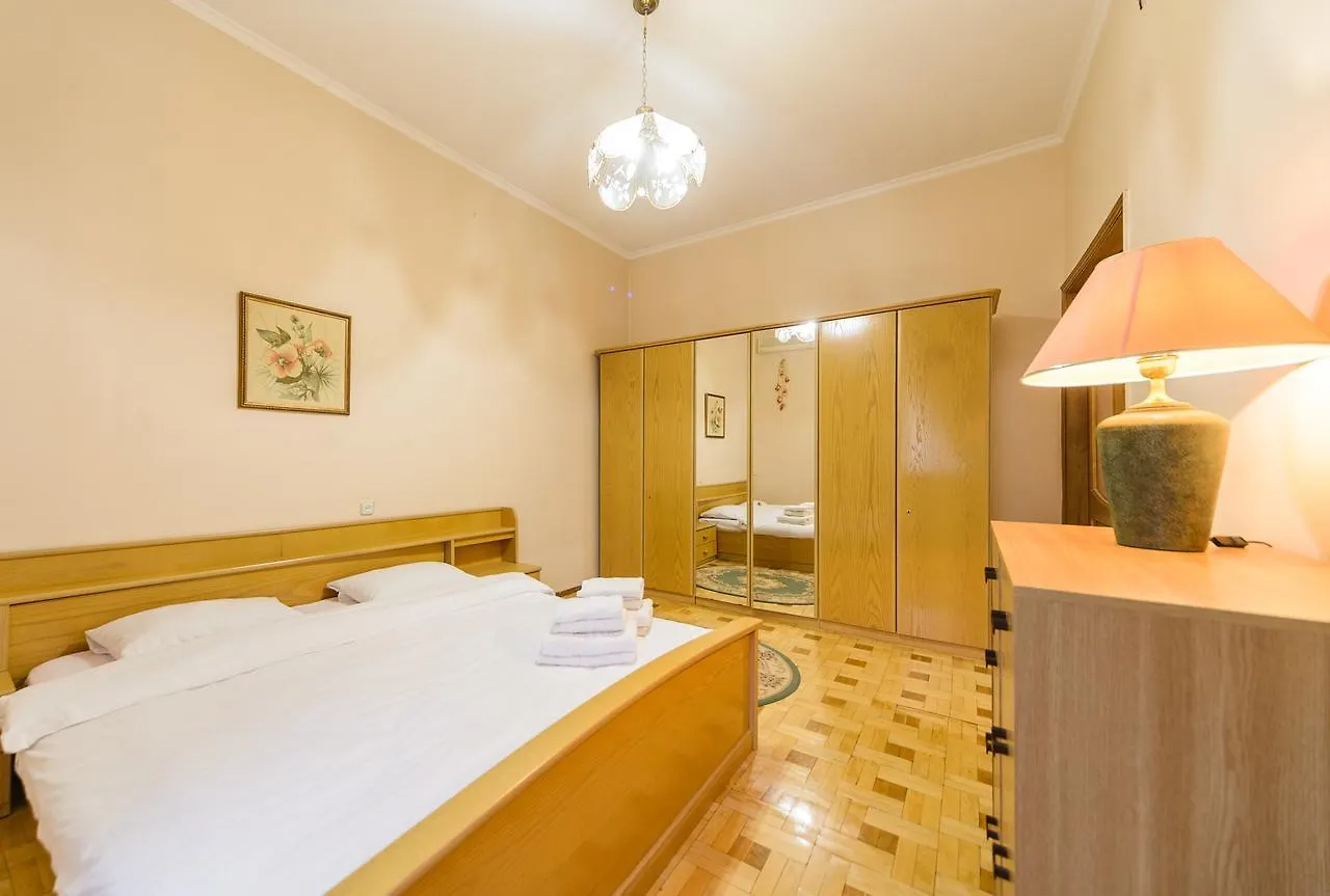 Apartment Красивая 3Х Комнатная На Майдане